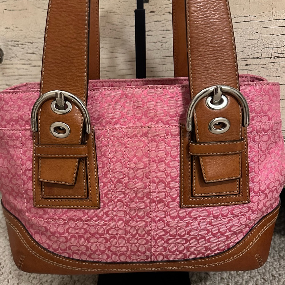 RaRE Vintage Coach Soho Bag in Pink Signature Canvas & Tan Leather | F10927 - Picture 5 of 17